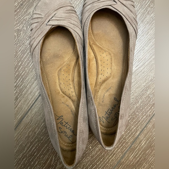 Tan faux suede ballet flats size 9.5 - Picture 7 of 7